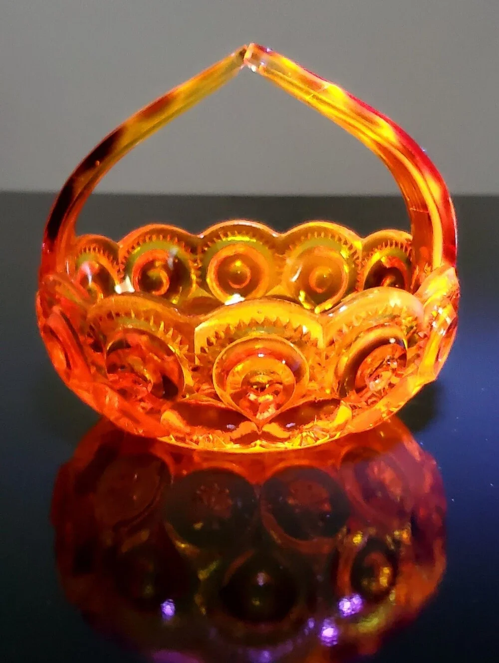 GLOWING Fire Amberina Moon & Star Split Handle Art Glass Basket - Picture 15 of 16